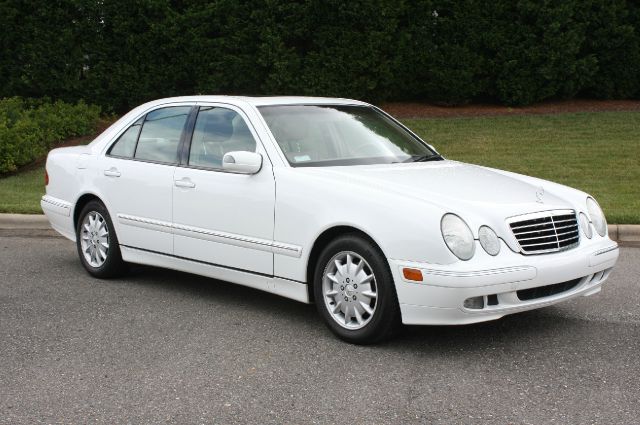 Mercedes-Benz E-Class 2001 photo 3