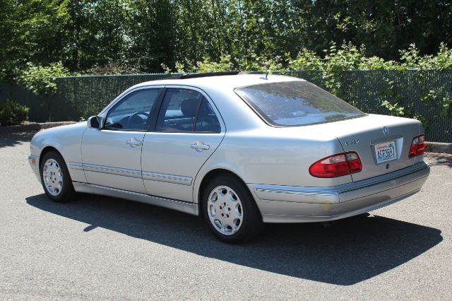 Mercedes-Benz E-Class 2001 photo 1