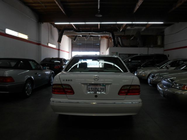 Mercedes-Benz E-Class 2001 photo 1