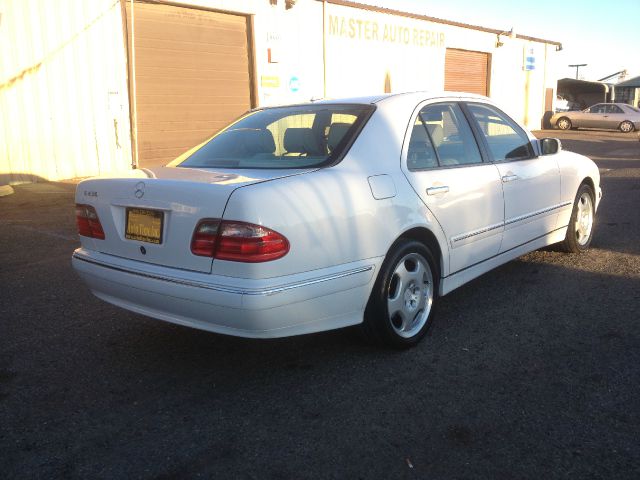 Mercedes-Benz E-Class 2001 photo 1