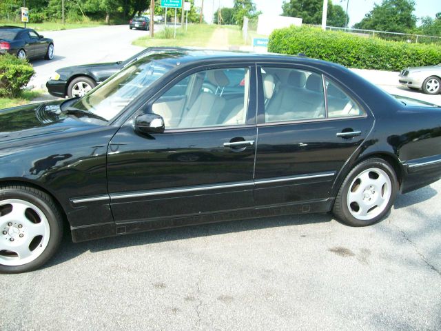 Mercedes-Benz E-Class 2001 photo 2