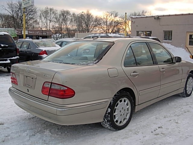 Mercedes-Benz E-Class 2001 photo 2