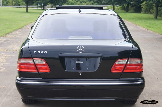 Mercedes-Benz E-Class 2002 photo 2