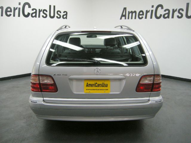 Mercedes-Benz E-Class 2002 photo 1