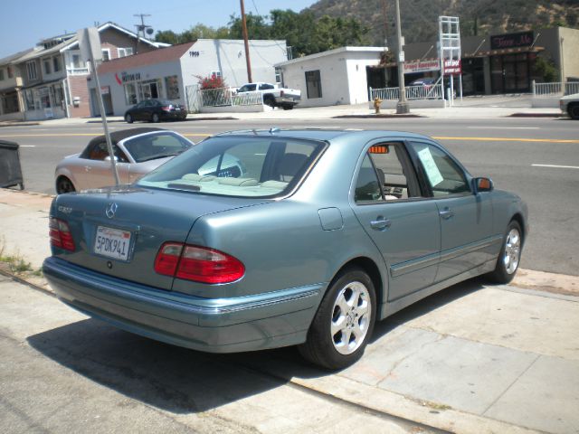 Mercedes-Benz E-Class 2002 photo 2