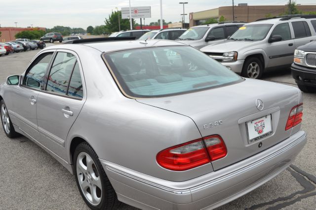 Mercedes-Benz E-Class 2002 photo 32