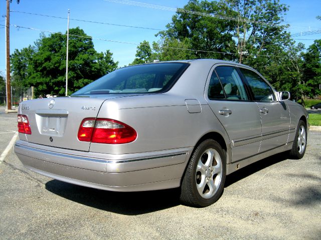 Mercedes-Benz E-Class 2WD Supercrew 139 XLT Sedan