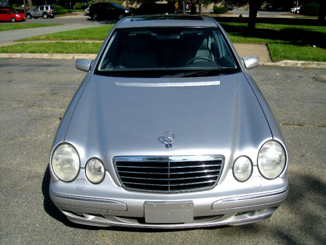 Mercedes-Benz E-Class 2002 photo 23