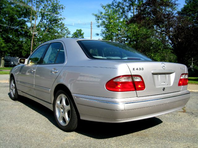 Mercedes-Benz E-Class 2002 photo 24