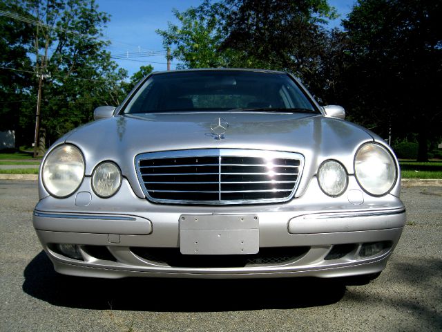 Mercedes-Benz E-Class 2002 photo 25