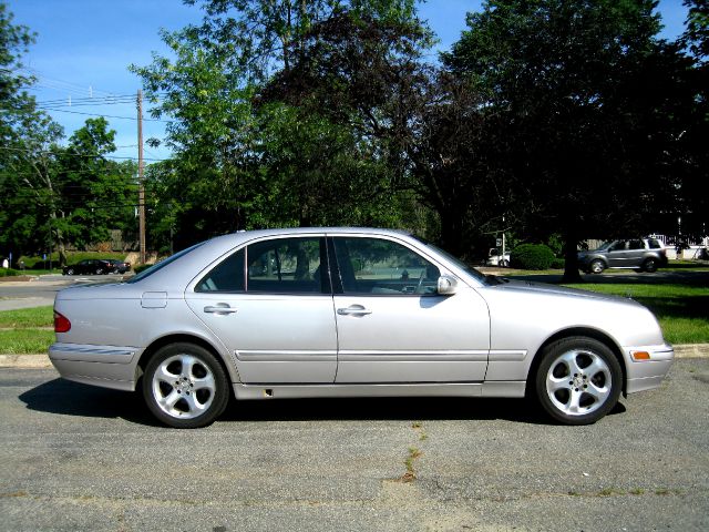 Mercedes-Benz E-Class 2002 photo 27