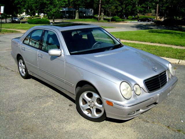 Mercedes-Benz E-Class 2002 photo 31