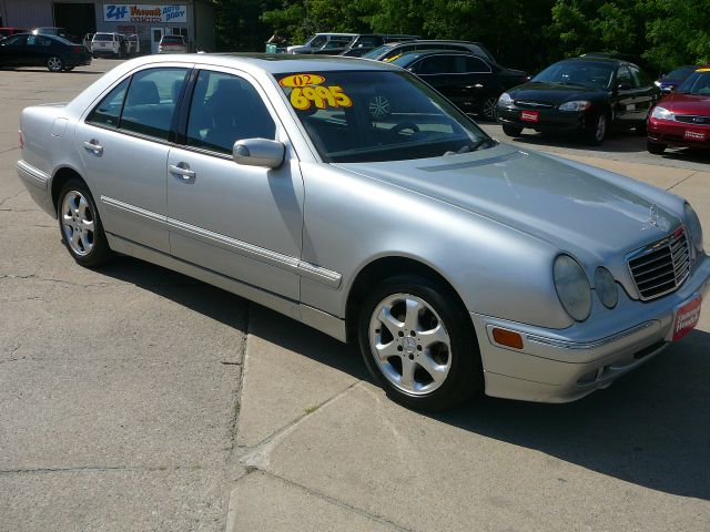 Mercedes-Benz E-Class 2002 photo 2