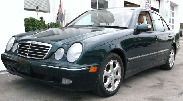 Mercedes-Benz E-Class 2002 photo 2