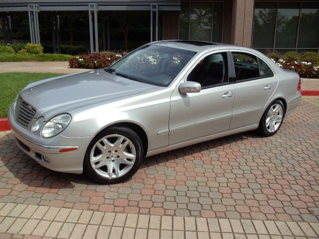 Mercedes-Benz E-Class 2003 photo 1