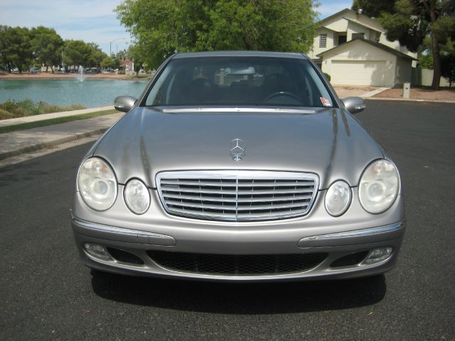 Mercedes-Benz E-Class 2003 photo 3