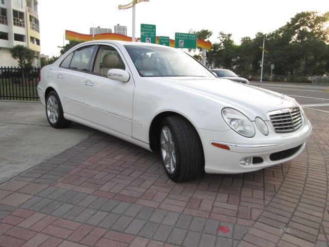 Mercedes-Benz E-Class 2003 photo 1