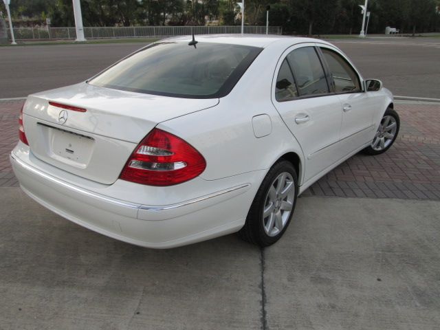 Mercedes-Benz E-Class 2003 photo 2