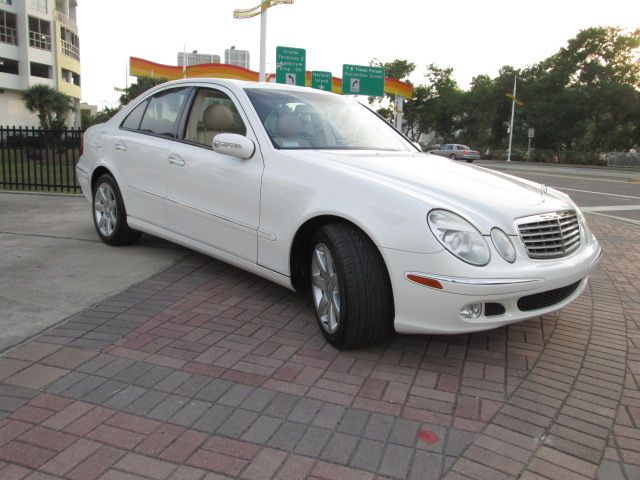 Mercedes-Benz E-Class 2003 photo 3