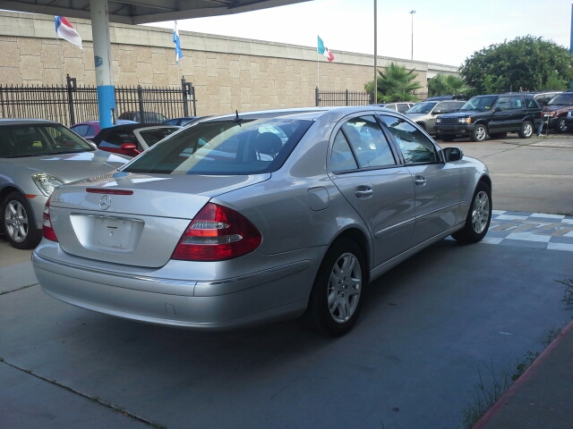 Mercedes-Benz E-Class 2003 photo 1