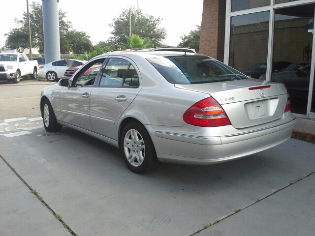 Mercedes-Benz E-Class 2003 photo 2