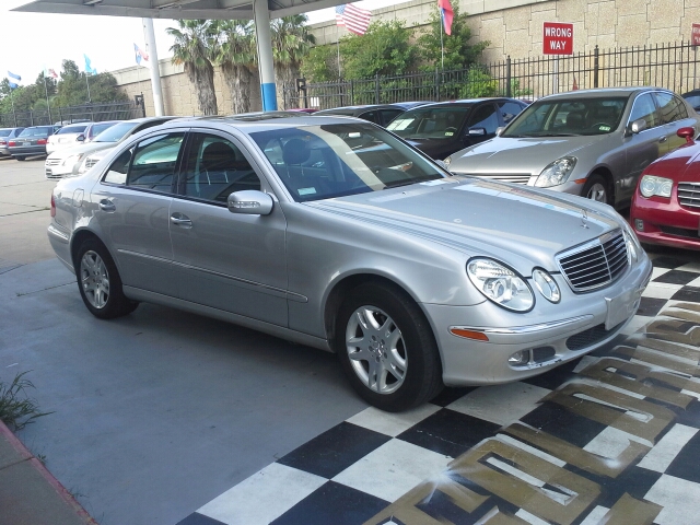 Mercedes-Benz E-Class 2003 photo 3