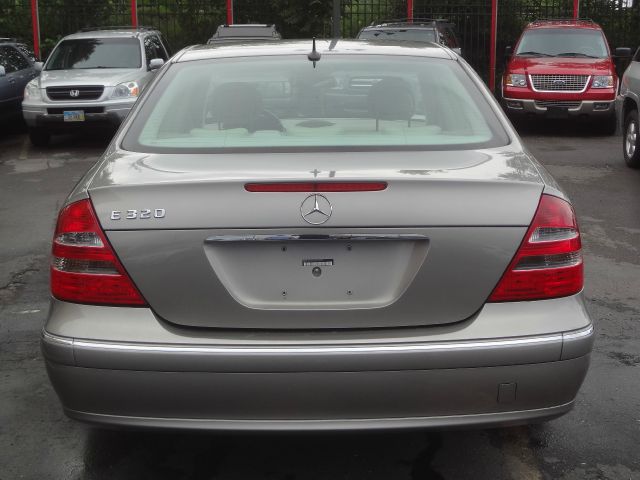 Mercedes-Benz E-Class 2003 photo 2