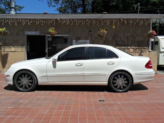 Mercedes-Benz E-Class 2003 photo 4