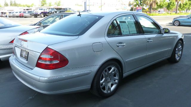 Mercedes-Benz E-Class 2003 photo 18