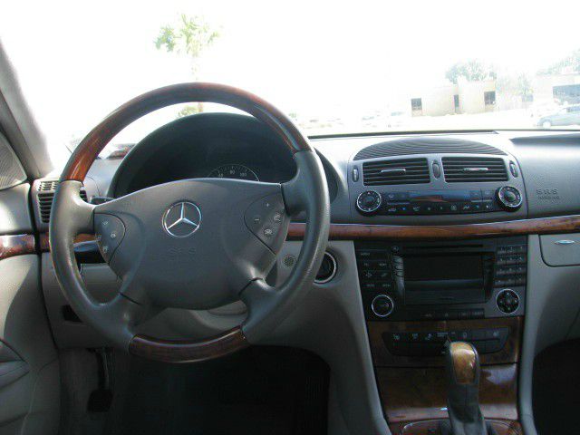 Mercedes-Benz E-Class 2003 photo 1