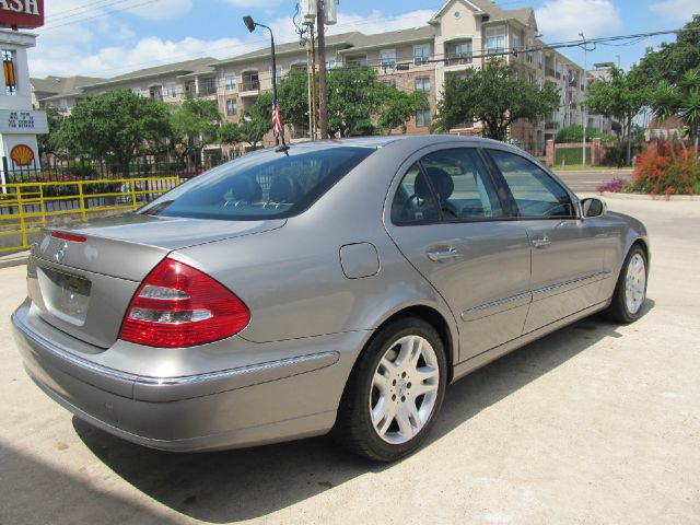 Mercedes-Benz E-Class 2003 photo 11