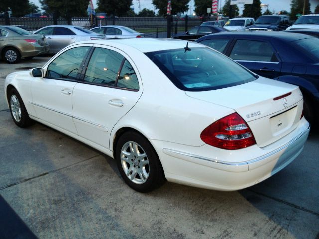 Mercedes-Benz E-Class 2003 photo 3