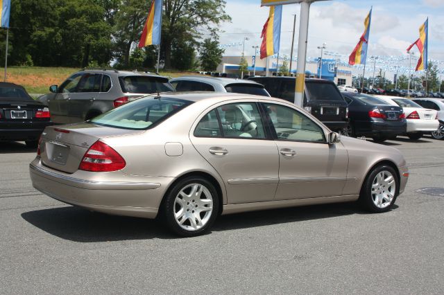 Mercedes-Benz E-Class 2003 photo 3