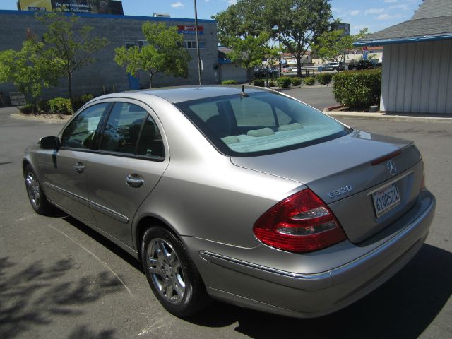 Mercedes-Benz E-Class 2003 photo 2