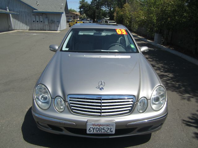 Mercedes-Benz E-Class 2003 photo 3