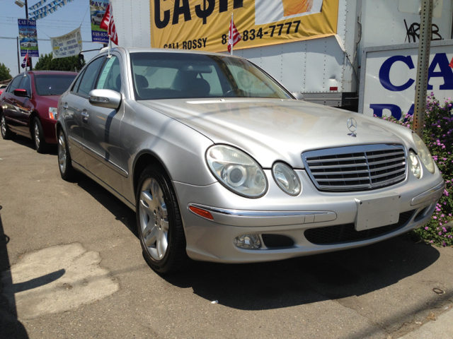 Mercedes-Benz E-Class 2003 photo 2