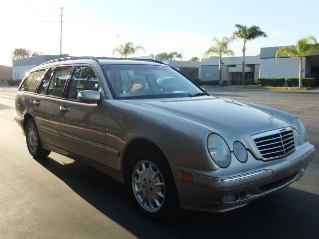 Mercedes-Benz E-Class 2003 photo 2