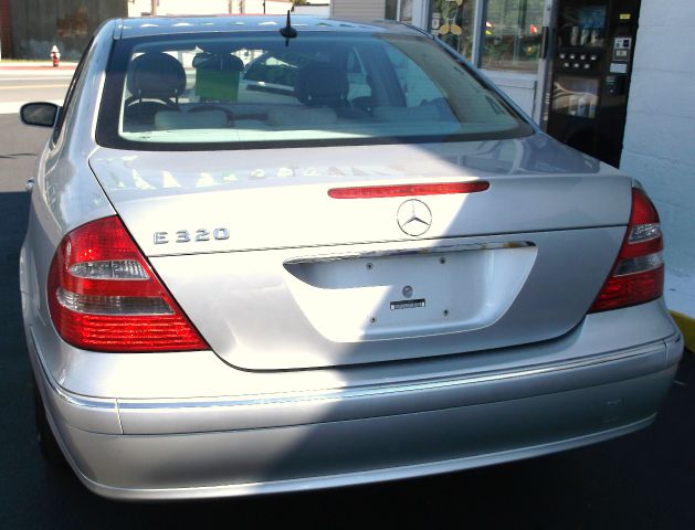 Mercedes-Benz E-Class 2003 photo 4