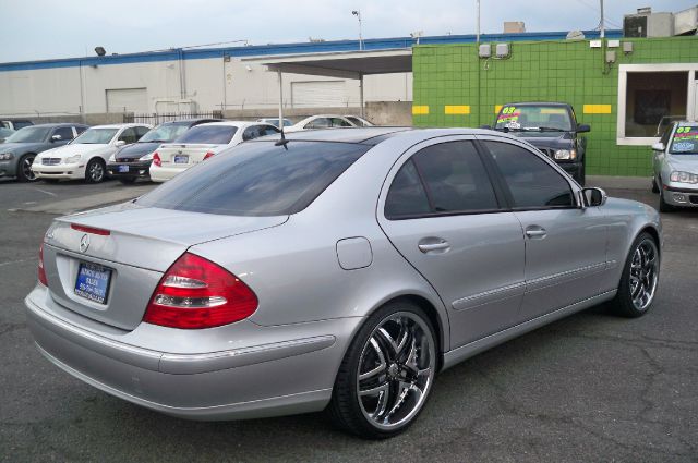 Mercedes-Benz E-Class 2003 photo 2