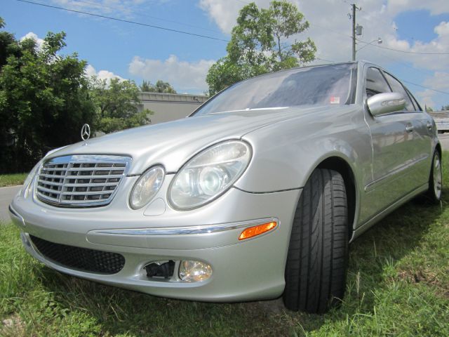 Mercedes-Benz E-Class 2003 photo 1