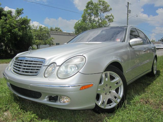 Mercedes-Benz E-Class 2003 photo 2