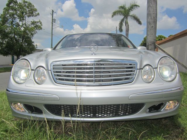 Mercedes-Benz E-Class 2003 photo 3