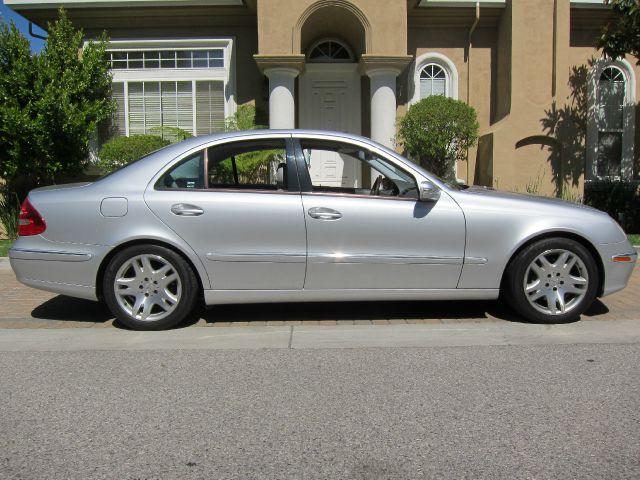 Mercedes-Benz E-Class 2003 photo 2