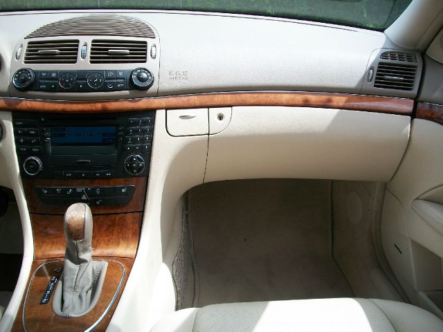 Mercedes-Benz E-Class 2003 photo 10