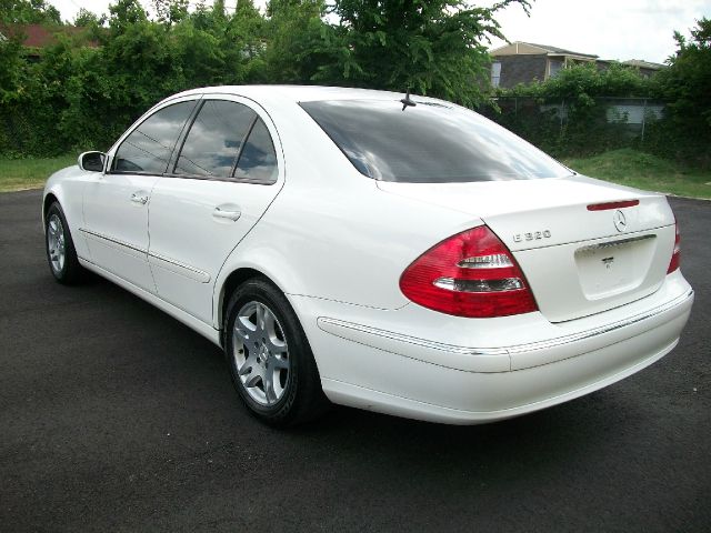 Mercedes-Benz E-Class 2003 photo 19