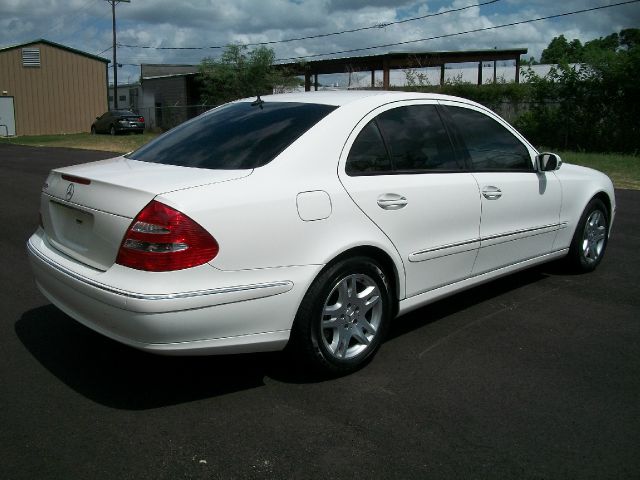 Mercedes-Benz E-Class 2003 photo 22