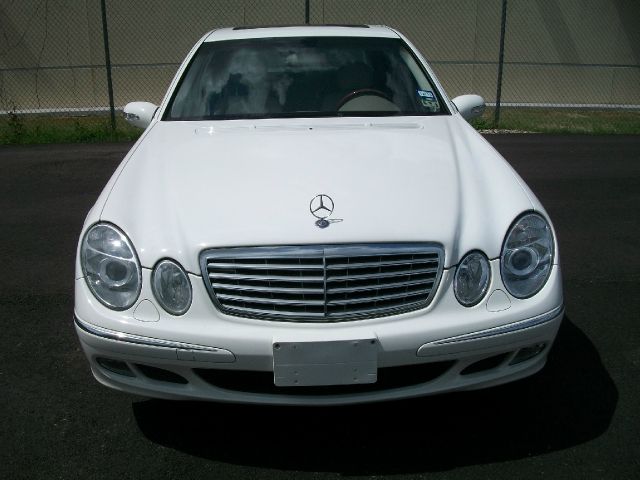 Mercedes-Benz E-Class 2003 photo 23