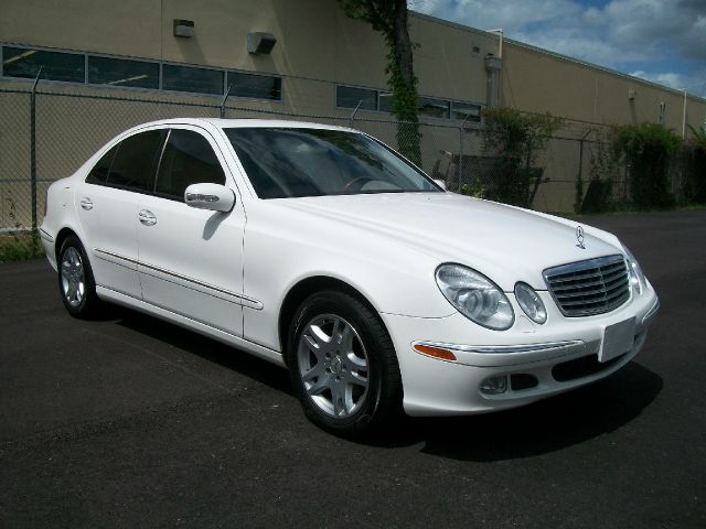 Mercedes-Benz E-Class 2003 photo 24