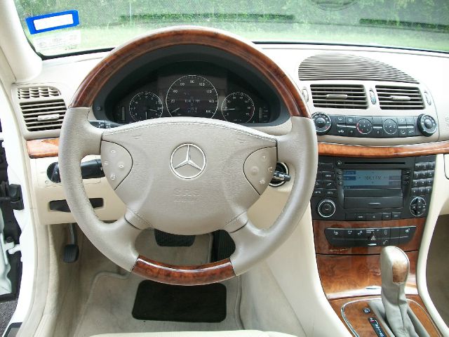 Mercedes-Benz E-Class 2003 photo 28