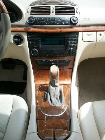 Mercedes-Benz E-Class 2003 photo 32